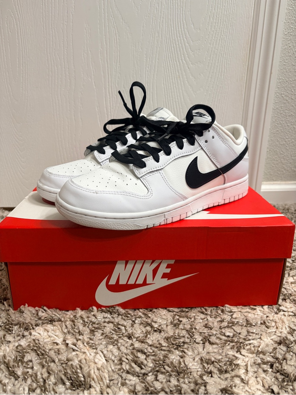 Nike Dunks Reverse Panda Size 9.5 men’s